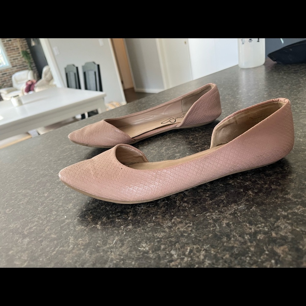 Flat shoes